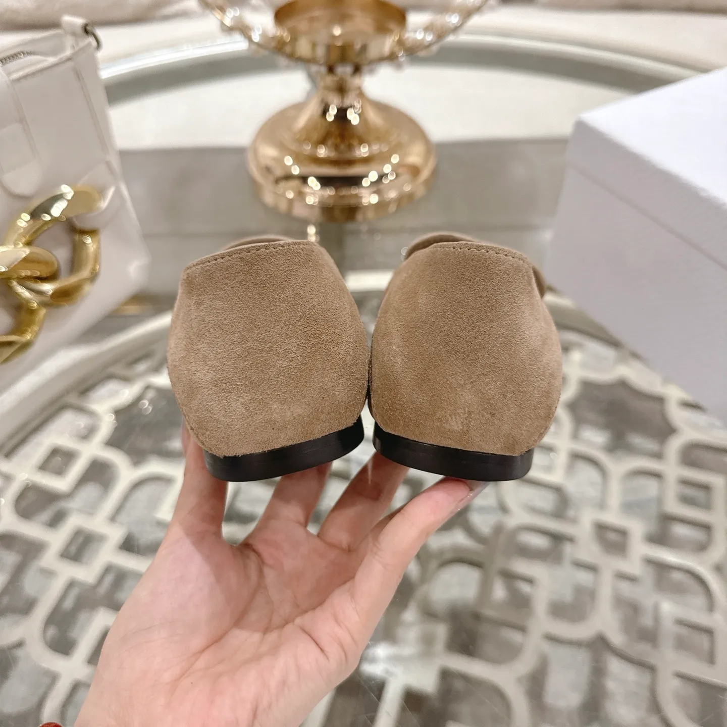 👟👟Ex-factory price 640👟👟 🍸 Dior Dior | 2025 ˢˢD Home 2025 Spring and Summer New Products The latest popular slip-on letter buckle loafers series〰 Original purchase, development and production👍🏻This Dior loafer is carefully made of black glossy cow leather, and the front letter plate is decorated with golden tone Christian Dior Paris logo. Paired with a leather-injected outsole, it adds classic style to any casual look. Upper: original cowhide/cow suede, lining: cowhide, outsole: injection molded leather outsole imported from Italy, heel height: 1cm, size: 35-42 (customized at 40.41.42)
